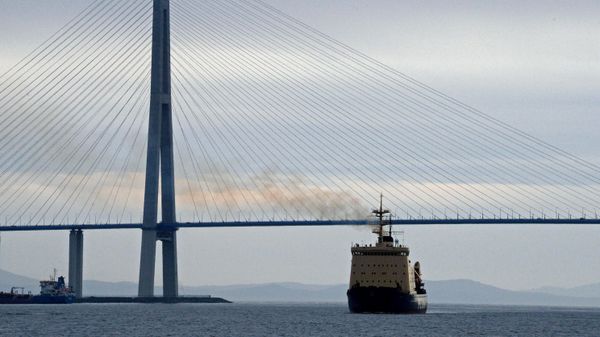 FESCO icebreaker Krasin sails through Vladivostok’s Eastern Bosphorus Strait after completing Arctic navigation missions escorting vessels along the Northern Sea Route. - Sputnik भारत
