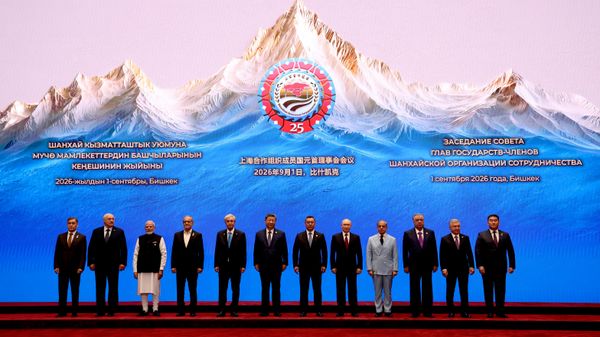 SCO leaders pose for a family photo at the summit in Bishkek. - Sputnik भारत