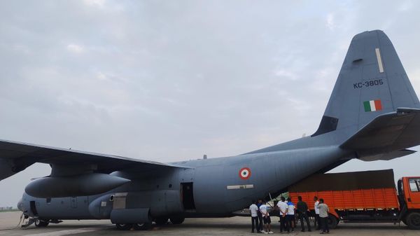 India sends its fifth relief aircraft to flood-hit Nepal. - Sputnik भारत