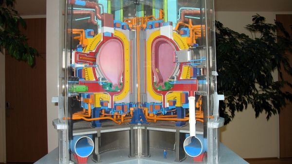 Fusion reactor model - Sputnik India
