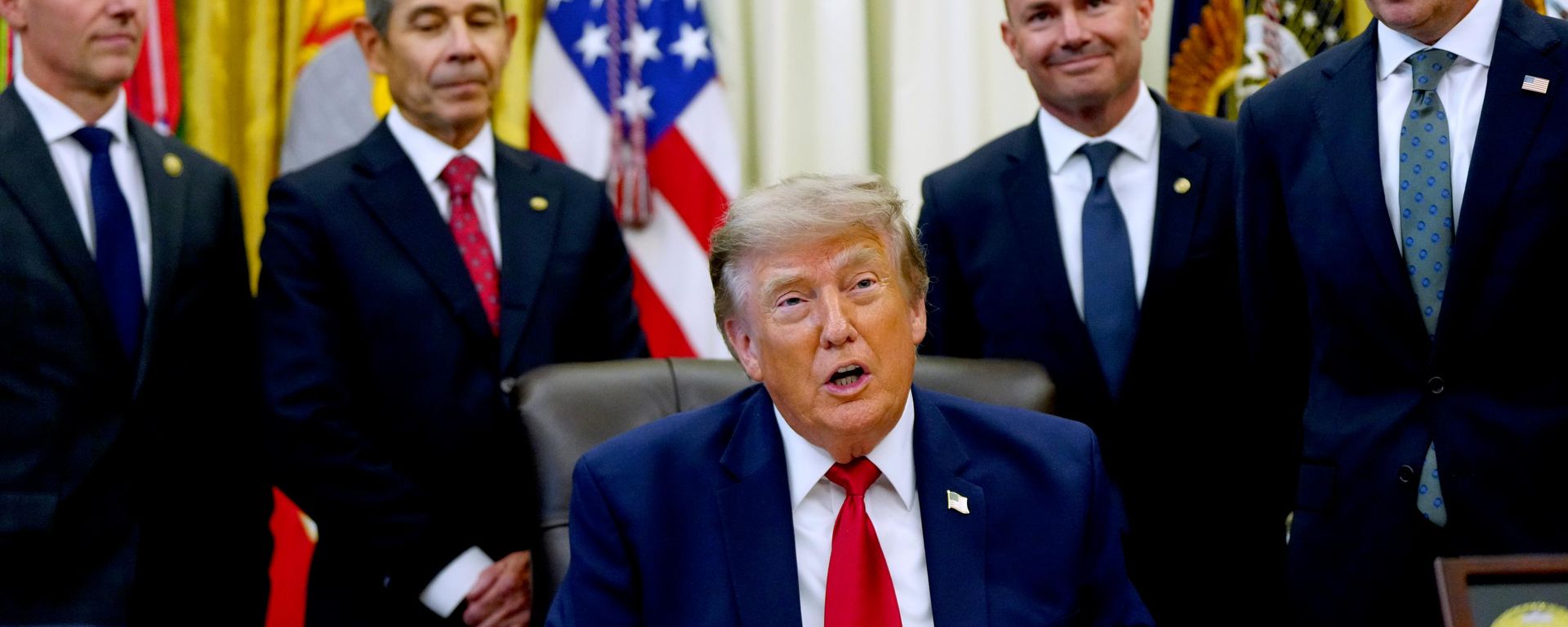 President Donald Trump speaks before signing executive orders modifying the Grand Staircase-Escalante National Monument and the Bears Ears National Monument in the Oval Office of the White House, Monday, July 13, 2026, in Washington - Sputnik भारत, 1920, 05.09.2026