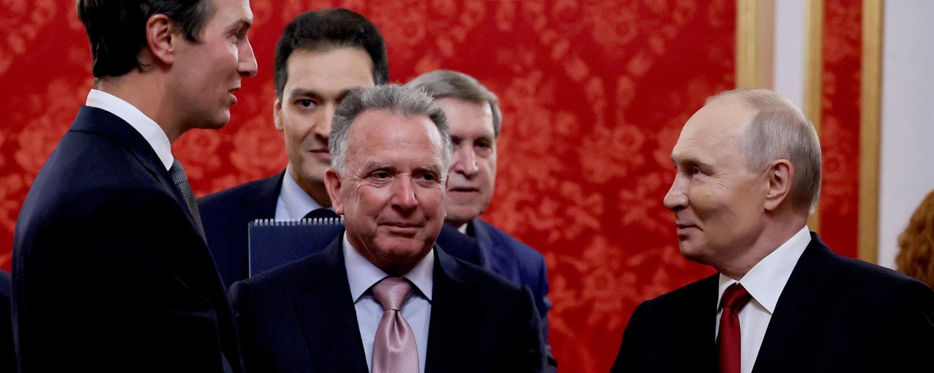 Russian President Vladimir Putin holds talks with US presidential envoys Steve Witkoff and Jared Kushner in the Kremlin - Sputnik India, 1920, 06.09.2026