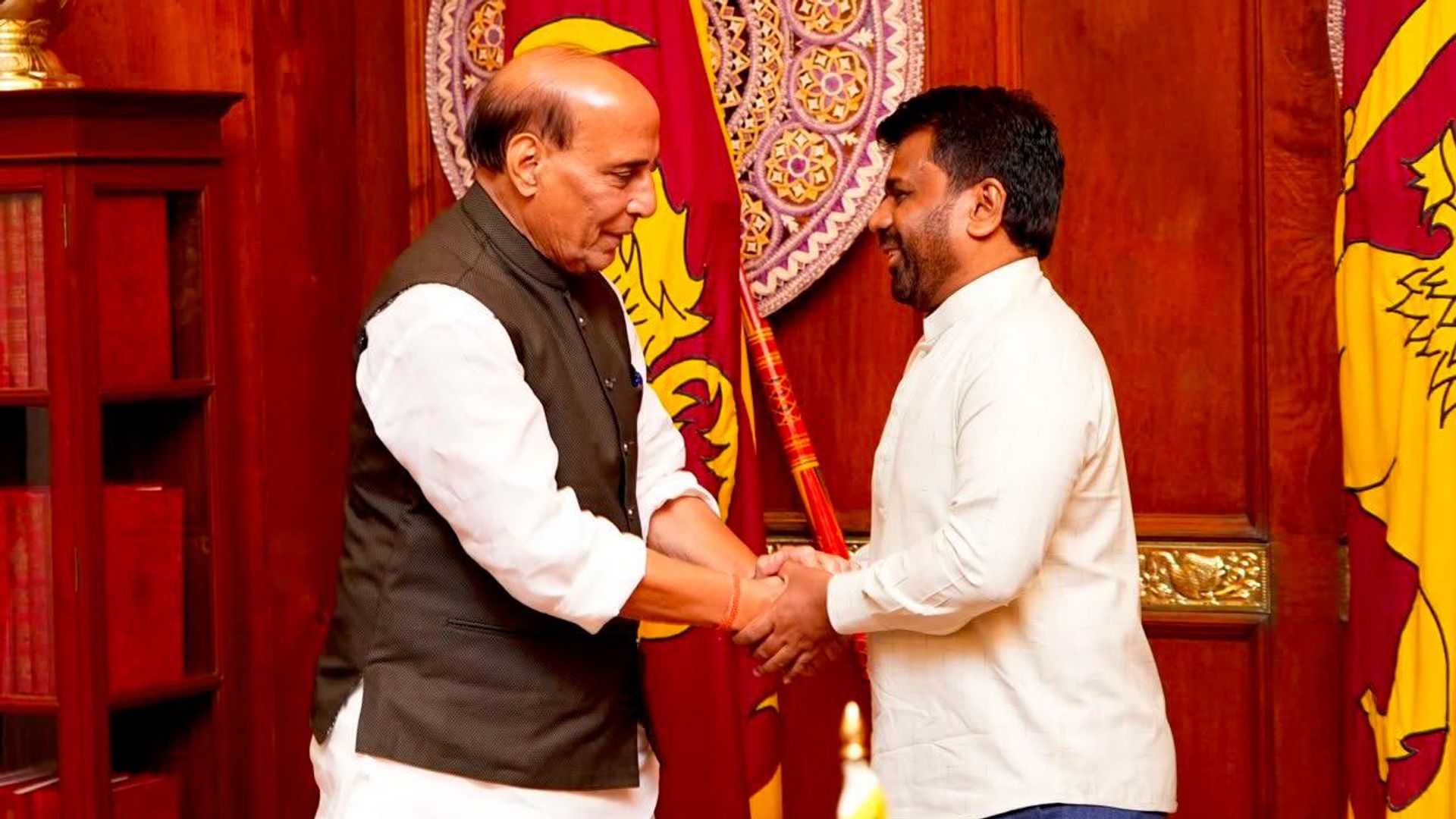 Indian Defence Minister Rajnath Singh meets Sri Lankan President Anura Kumara Dissanayake in Colombo. - Sputnik भारत, 1920, 09.09.2026