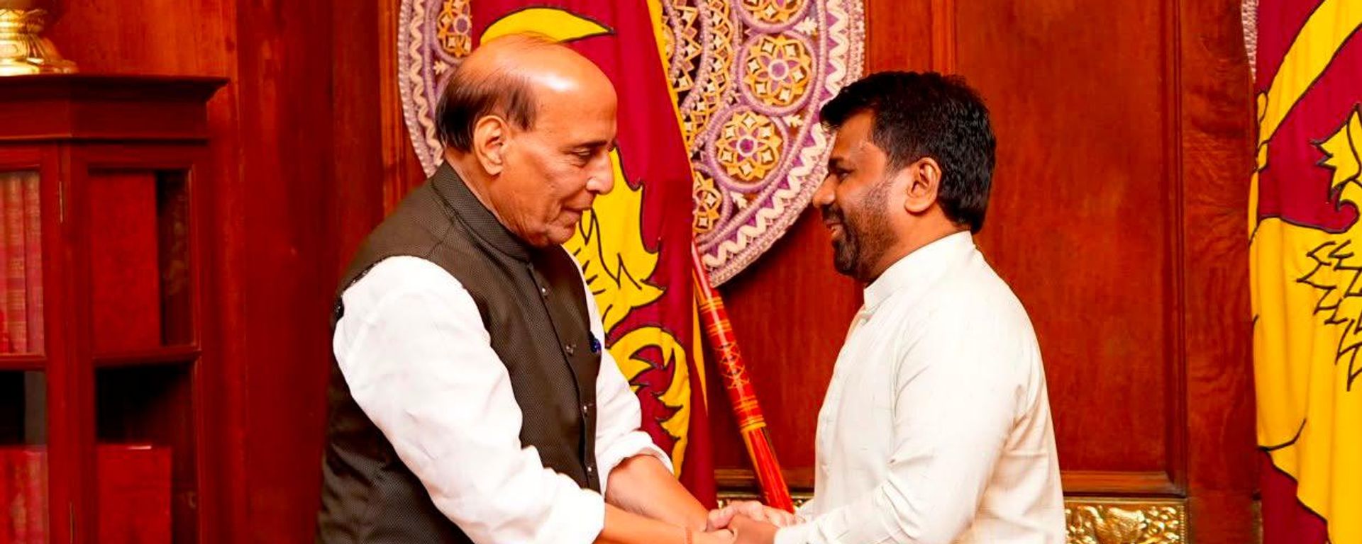 Indian Defence Minister Rajnath Singh meets Sri Lankan President Anura Kumara Dissanayake in Colombo. - Sputnik भारत, 1920, 09.09.2026