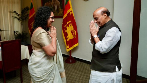 Rajnath Singh meets Sri Lankan Prime Minister Harini Amarasuriya in Colombo. - Sputnik भारत
