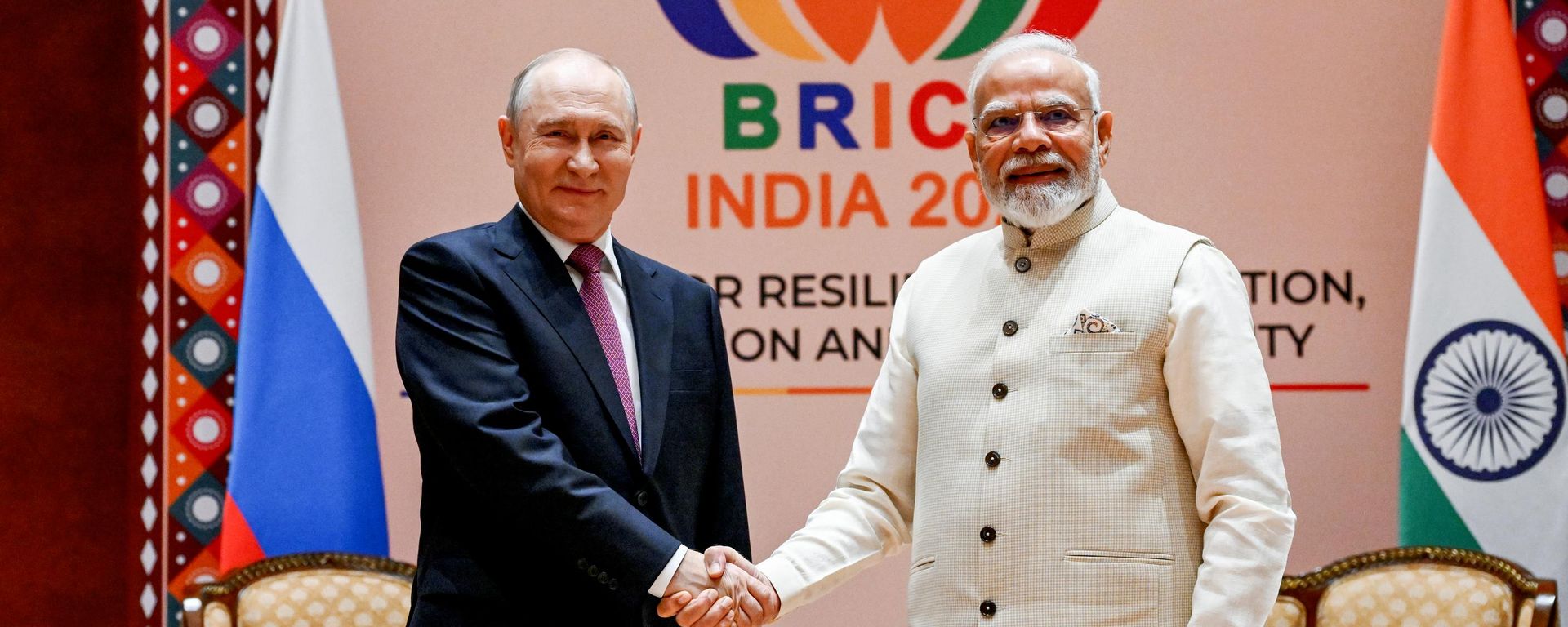 Russian President Vladimir Putin with Indian Prime Minister Narendra Modi on Friday, September 11, ahead of the 18th BRICS summit - Sputnik भारत, 1920, 11.09.2026