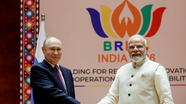 Russian President Vladimir Putin with Indian Prime Minister Narendra Modi on Friday, September 11, ahead of the 18th BRICS summit - Sputnik भारत