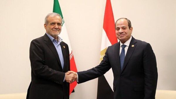 Iran's President Masoud Pezeshkian with Egyptian President Abdel Fattah El-Sisi  - Sputnik India