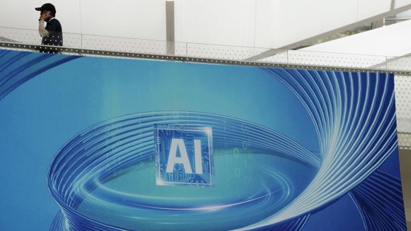 A visitor past by an ad promoting Artificial Intelligence for the upcoming World Artificial Intelligence Conference held in Shanghai, Wednesday, July 5, 2023. (AP Photo/Ng Han Guan) - Sputnik भारत