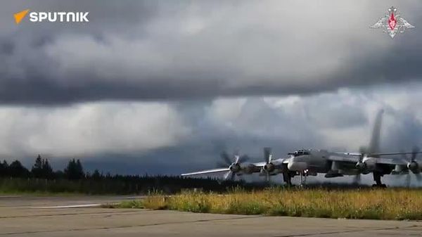 Russian Tu-95MS bombers patrol Barents and Norwegian seas - Sputnik India