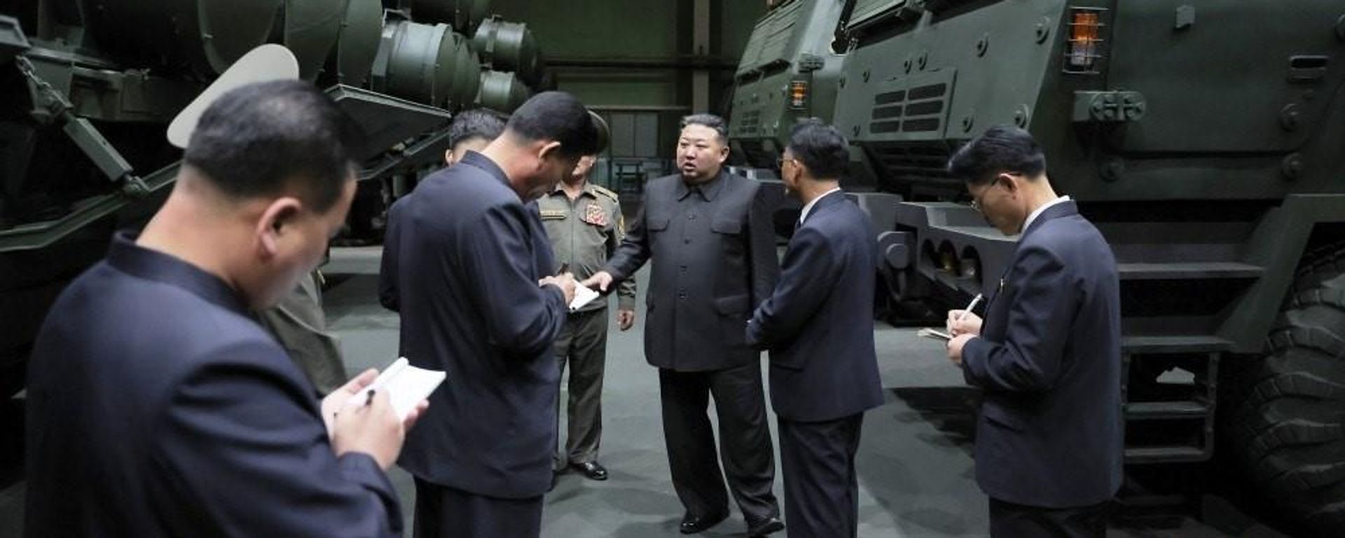 North Korean leader Kim Jong-un inspects defense production line. File photo - Sputnik भारत, 1920, 19.09.2026