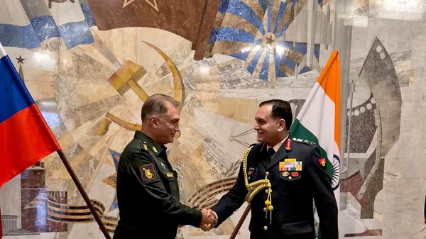 General Dhiraj Seth, Chief of the Army Staff (COAS) in Russia - Sputnik भारत