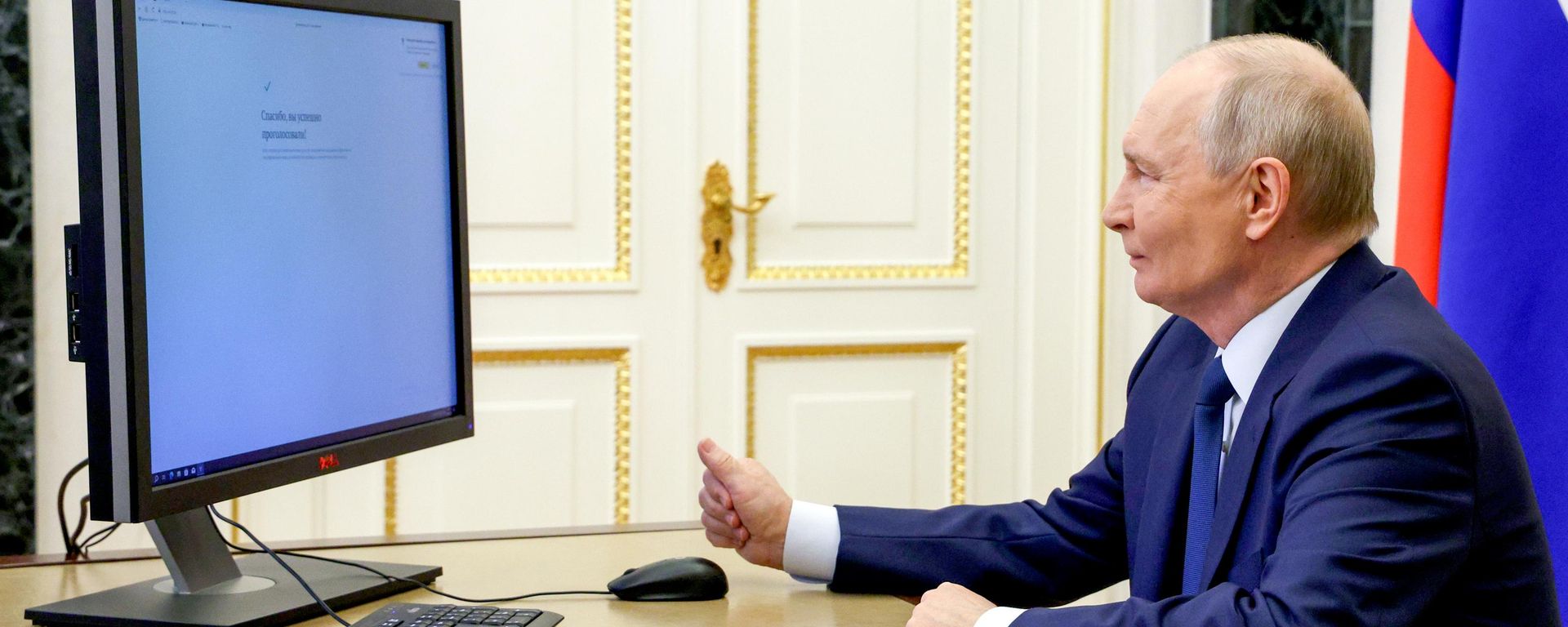 Russian President Vladimir Putin voted in the State Duma elections - Sputnik India, 1920, 19.09.2026