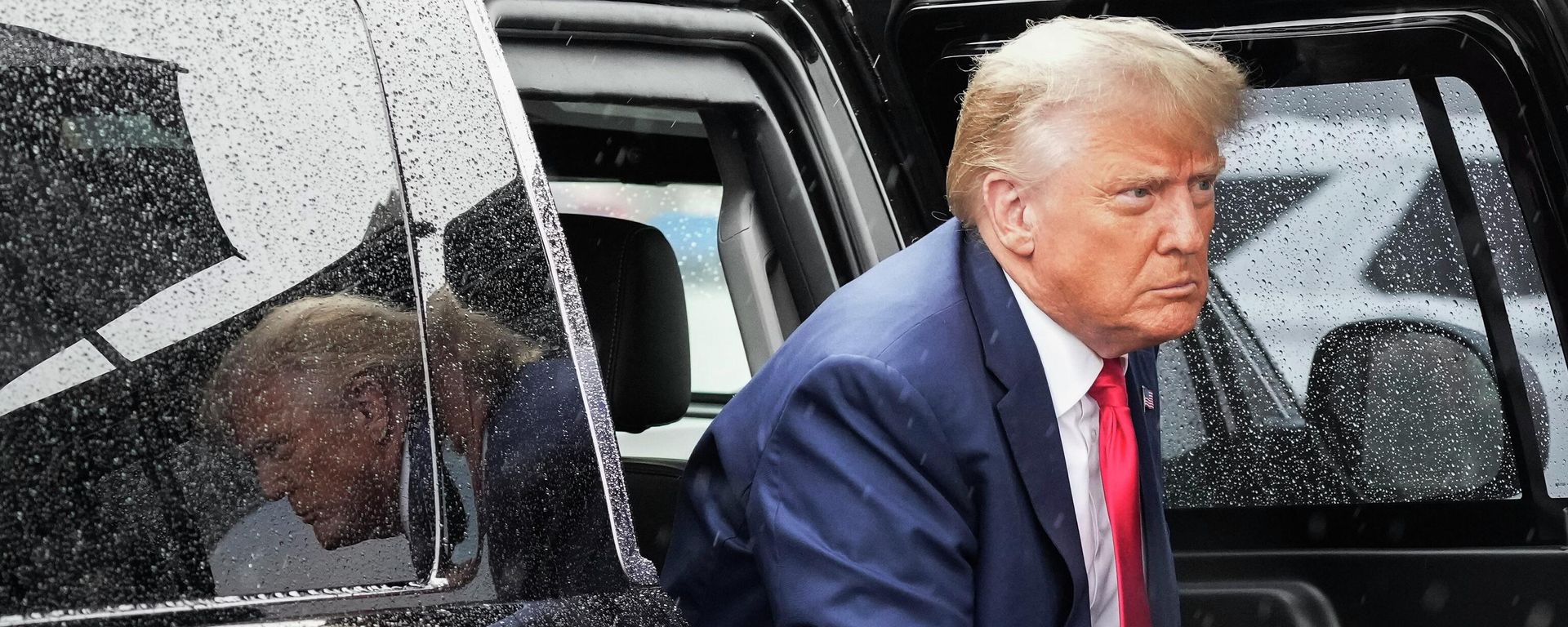 FILE - Former President Donald Trump arrives to board his plane at Ronald Reagan Washington National Airport, Thursday, Aug. 3, 2023, in Arlington, Va., after facing a judge on federal conspiracy charges that allege he conspired to subvert the 2020 election.  - Sputnik भारत, 1920, 20.09.2026