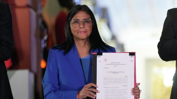 Delcy Rodriguez displays an amnesty bill approved by the National Assembly - Sputnik India