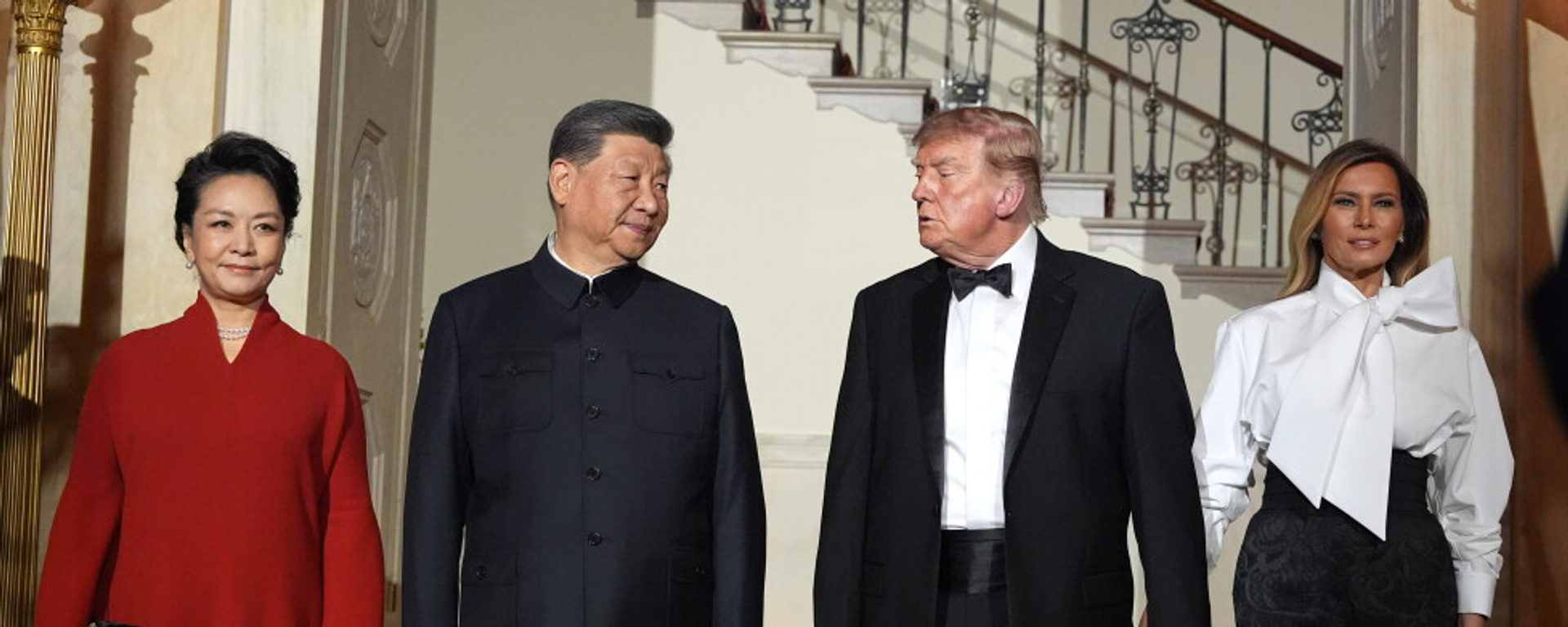 President Donald Trump talks with China's President Xi Jinping during a State Dinner in the East Room of the White House, Thursday, Sept. 24, 2026, in Washington - Sputnik India, 1920, 25.09.2026