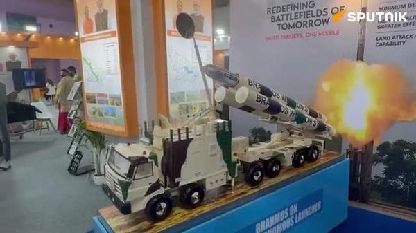 All three BrahMos versions spotted at UP International Trade Show - Sputnik India