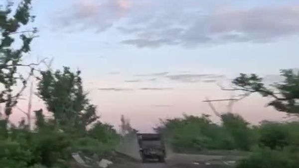 Russian TOS-2 'Tosochka' thermobaric systems destroy a Ukrainian command post in the Dobropolye direction - Sputnik India