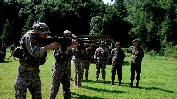 Indian and Mongolian soldiers train during Exercise Nomadic Elephant 2026 in Uttarakhand. - Sputnik भारत