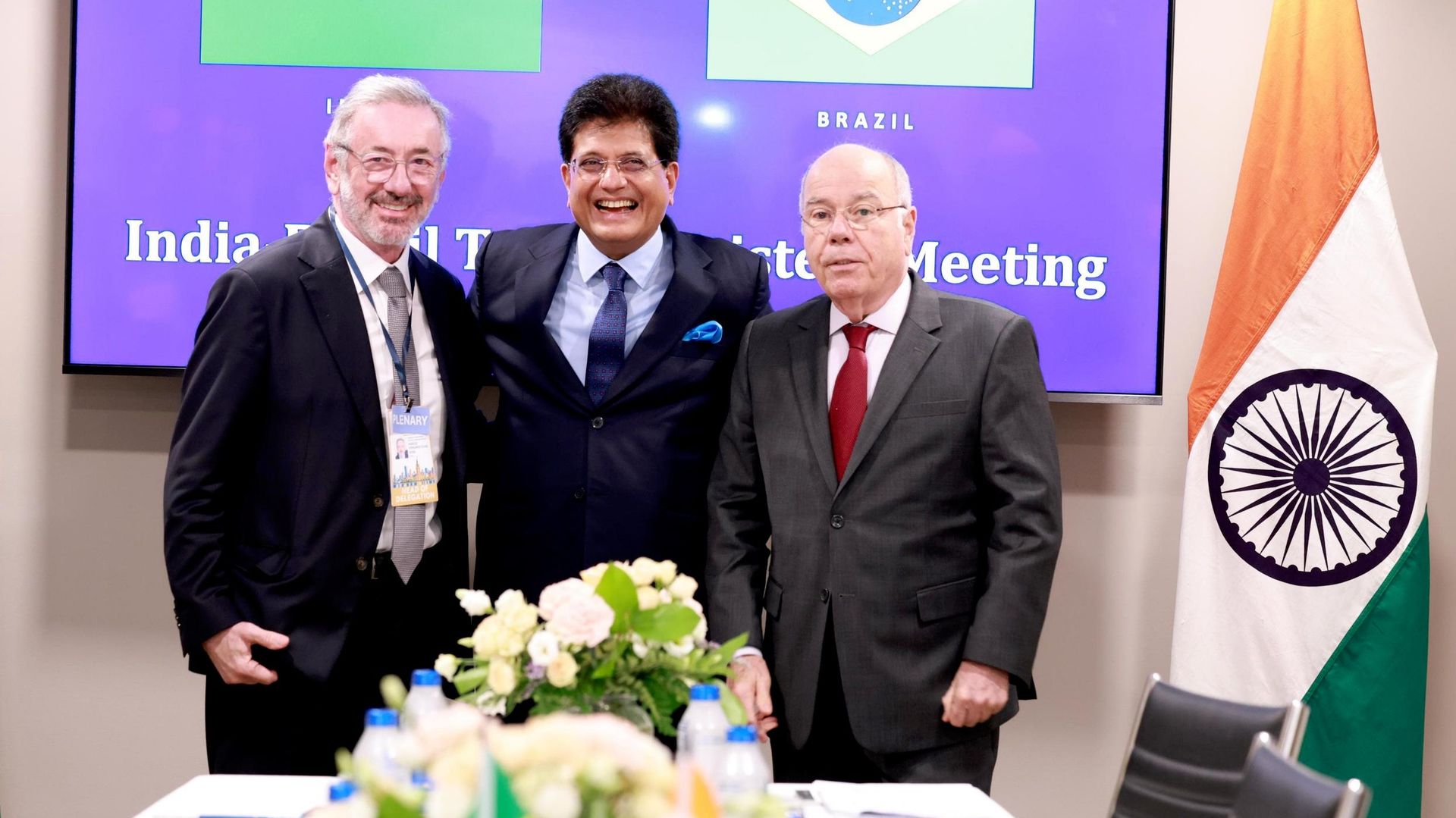 Piyush Goyal with Brazilian ministers Mauro Vieira and Márcio Fernando Elias Rosa on the sidelines of the G20 Trade Ministers’ Meeting. Piyush Goyal with Brazilian ministers Mauro Vieira and Márcio Fernando Elias Rosa on the sidelines of the G20 Trade Ministers’ Meeting. - Sputnik भारत, 1920, 01.10.2026