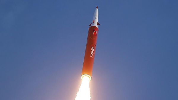 Kim Jong-un oversees hypersonic missile drill - Sputnik India