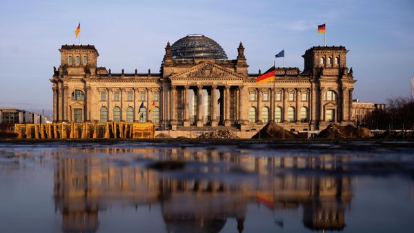The evening sun shines on the Reichtstag budding, the house of German parliament Bundestag ahead on Sunday's national election in Berlin, Germany, Friday, Feb. 21, 2025.  - Sputnik भारत