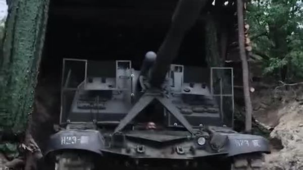Russian Msta-S guns pour steel on Ukrainian drone posts - Sputnik India