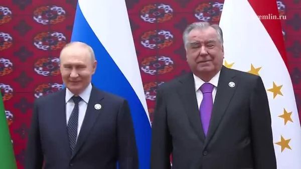 Putin joins CIS leaders for family photo ahead of summit in Turkmenistan - Sputnik India