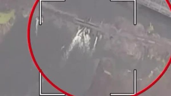 🚨 WATCH: Russian missile strike hits bridge over Oskol River near Kupyansk - Sputnik India