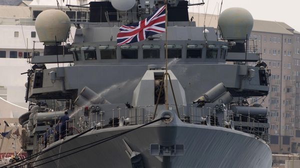 A crew member uses a water hose onboard Britain's Royal Navy warship HMS Westminster in Gibraltar, Monday, Aug. 19, 2013 after the ship arrived for what Britain's government said was a planned naval exercise in the Mediterranean - Sputnik भारत