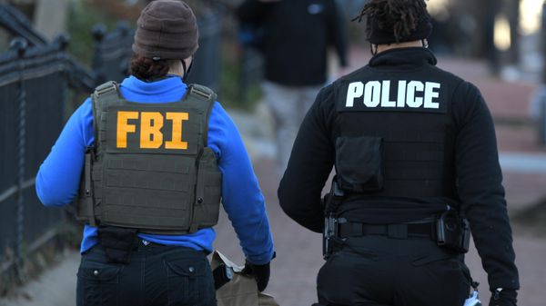 FBI and police officers outside the Capitol building in Washington before the inauguration of the US President-elect. - Sputnik भारत