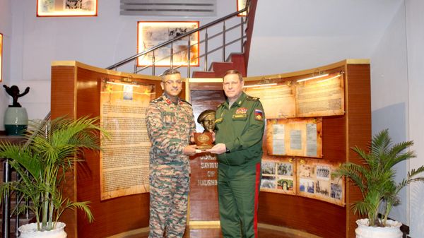 Lt Gen Igor Seritsky visited Shatrujeet Brigade, Indian Army - Sputnik भारत