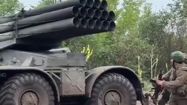 Russian Uragan MLRS crews strike Ukrainian manpower and military equipment in the DPR - Sputnik India