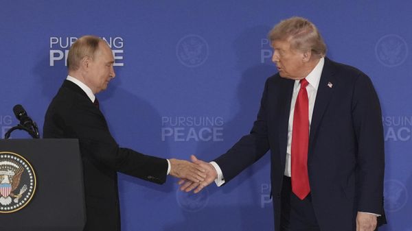 President Donald Trump, right, shakes the hand of Russia's President Vladimir Putin during a joint press conference at Joint Base Elmendorf-Richardson, Alaska, Friday, Aug. 15, 2025.  - Sputnik India