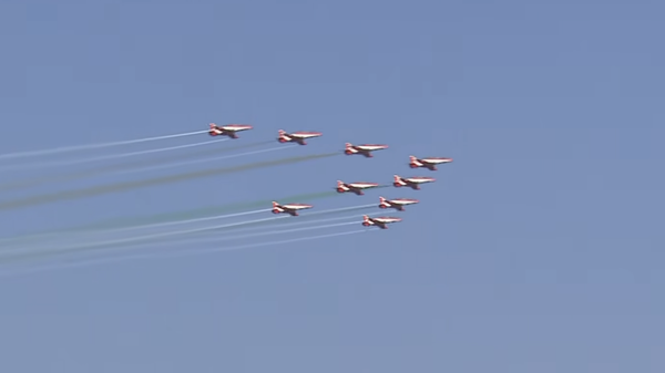 The Surya Kiran Aerobatic Team performs at the Varanasi airshow. - Sputnik India