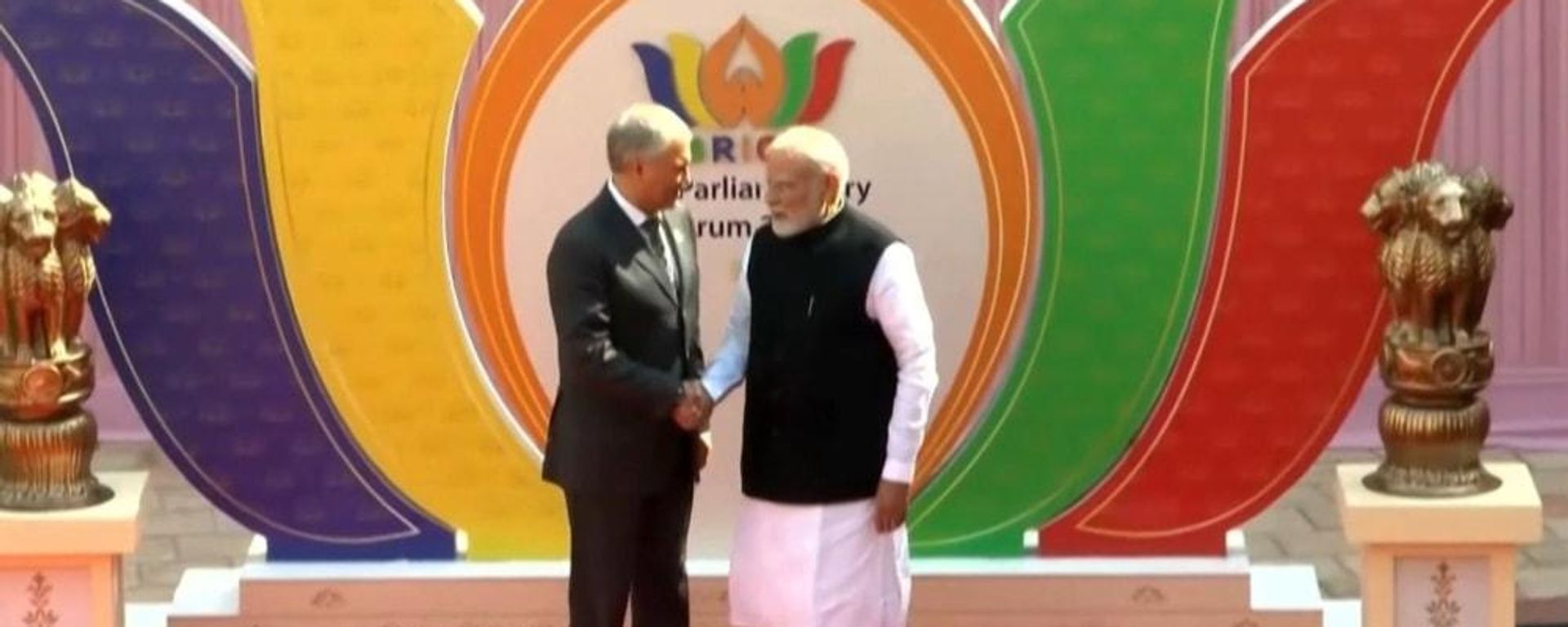 Prime Minister Narendra Modi shakes hands with Russian State Duma Chairman Vyacheslav Volodin in New Delhi. - Sputnik भारत, 1920, 26.10.2026