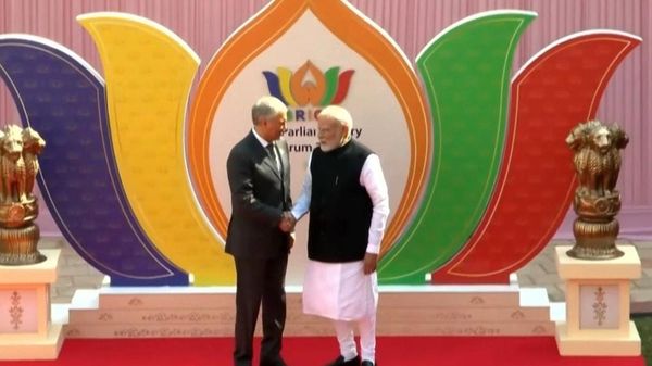 Prime Minister Narendra Modi shakes hands with Russian State Duma Chairman Vyacheslav Volodin in New Delhi. - Sputnik भारत