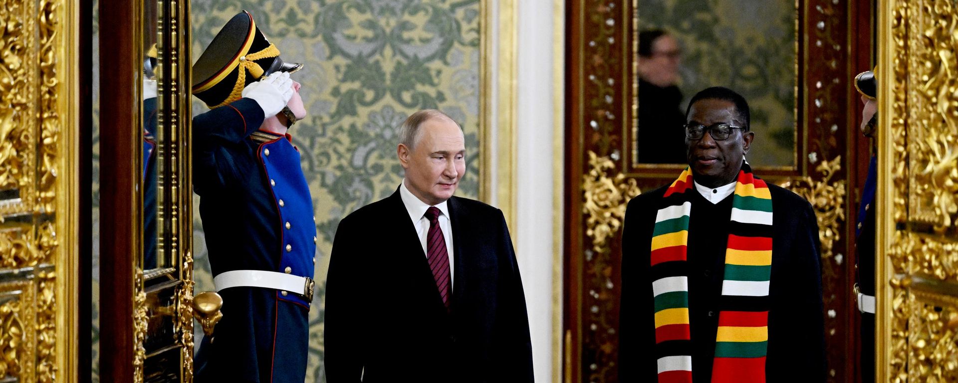 Russian President Vladimir Putin meets Zimbabwean President Emmerson Mnangagwa in Moscow during celebrations marking the 80th anniversary of Victory Day. - Sputnik भारत, 1920, 27.10.2026