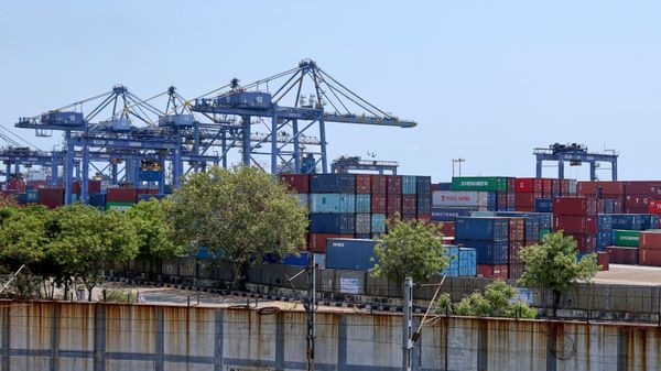 Cranes load containers on to ships at a port in Chennai, India, Tuesday, April 8, 2025. - Sputnik भारत