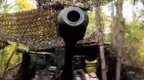 Russian Msta-S self-propelled artillery crews strike a Ukrainian troop deployment area in the Kharkov direction - Sputnik India